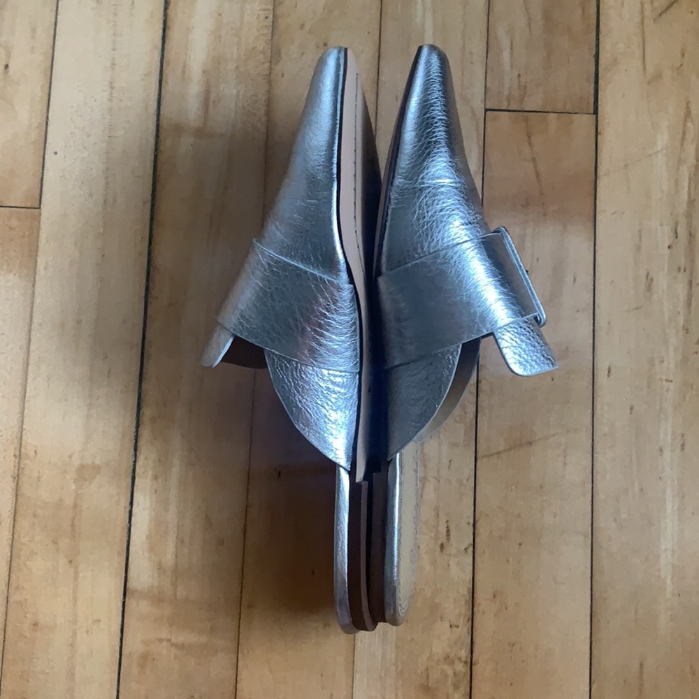Silver Slides W/buckle 💀 - Picture 4 of 8